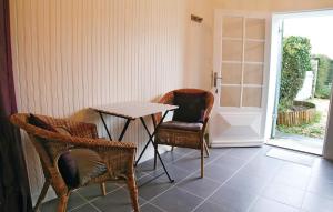 Maisons de vacances Amazing home in St Fort sur Gironde with 3 Bedrooms and WiFi : photos des chambres