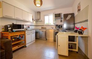 Maisons de vacances 3 Bedroom Gorgeous Home In Cervione : photos des chambres