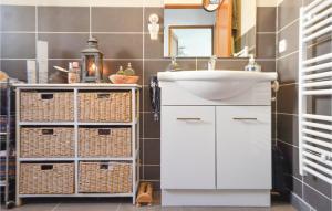 Maisons de vacances 3 Bedroom Gorgeous Home In Cervione : photos des chambres