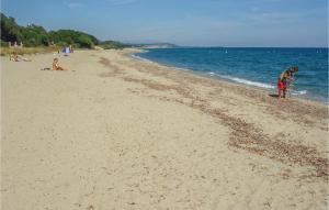 Maisons de vacances 3 Bedroom Gorgeous Home In Cervione : photos des chambres