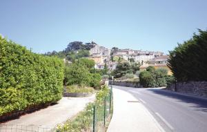 Appartements 3 Bedroom Nice Home In Bonnieux : photos des chambres