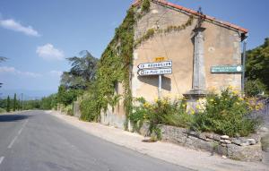 Appartements 3 Bedroom Nice Home In Bonnieux : photos des chambres