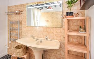 Maisons de vacances Amazing Home In Haudricourt Aubois With 4 Bedrooms, Wifi And Outdoor Swimming Pool : photos des chambres