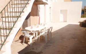 Appartements Amazing apartment in Pietranera with 2 Bedrooms and WiFi : photos des chambres