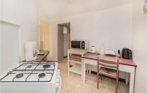 Appartements Amazing apartment in Pietranera with 2 Bedrooms and WiFi : photos des chambres