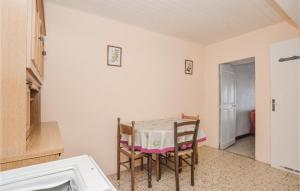 Appartements Amazing apartment in Pietranera with 2 Bedrooms and WiFi : photos des chambres