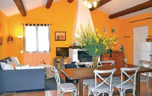 Maisons de vacances Awesome home in St, Andr de Roqueper, with 2 Bedrooms and Internet : photos des chambres