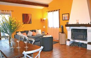 Maisons de vacances Awesome home in St, Andr de Roqueper, with 2 Bedrooms and Internet : photos des chambres