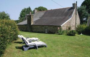 Maisons de vacances Awesome home in Gouesnach with 2 Bedrooms and WiFi : photos des chambres