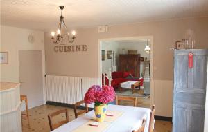 Maisons de vacances Awesome home in Gouesnach with 2 Bedrooms and WiFi : photos des chambres