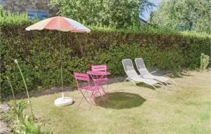 Maisons de vacances 1 Bedroom Awesome Home In Penvenan : photos des chambres