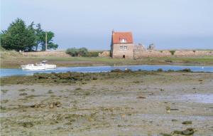 Maisons de vacances 1 Bedroom Awesome Home In Penvenan : Maison de Vacances 1 Chambre