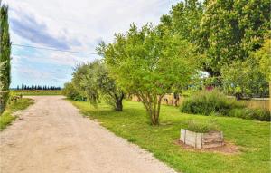 Awesome Home In Violès With Wifi