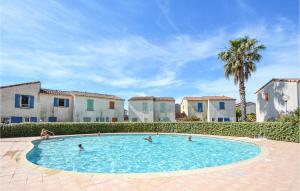 Maisons de vacances Stunning home in Aigues-Mortes with Outdoor swimming pool, WiFi and 3 Bedrooms : photos des chambres