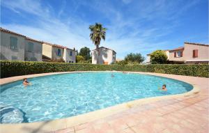 Maisons de vacances Stunning home in Aigues-Mortes with Outdoor swimming pool, WiFi and 3 Bedrooms : photos des chambres