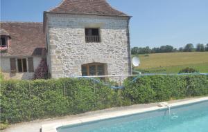 Maisons de vacances Awesome home in La-Chapelle-Saint-Jean with 3 Bedrooms and Outdoor swimming pool : photos des chambres