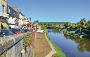 Maisons de vacances Awesome home in La-Chapelle-Saint-Jean with 3 Bedrooms and Outdoor swimming pool : photos des chambres