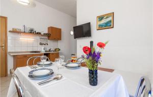 1 Bedroom Lovely Apartment In Bosana