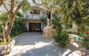 Stunning Apartment In Barbat-Rab With Wifi 
