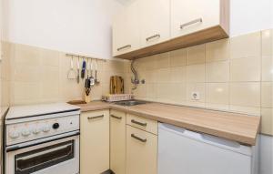 Stunning Apartment In Barbat-Rab With Wifi 