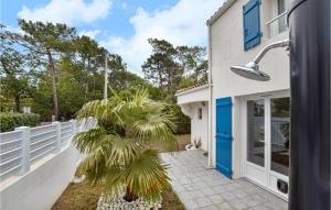 Maisons de vacances Three-Bedroom Holiday Home in La Tranche/Mer : photos des chambres