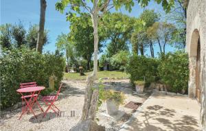 Maisons de vacances Amazing home in Barjac with 3 Bedrooms, WiFi and Outdoor swimming pool : photos des chambres