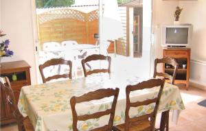 Maisons de vacances Nice home in La Faute sur Mer with 3 Bedrooms and WiFi : photos des chambres