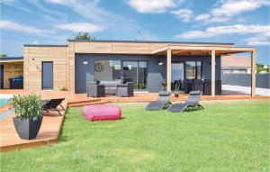 Gorgeous Home In Créances With Wifi