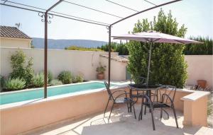 Maisons de vacances Awesome Home In Maubec With Wifi, Private Swimming Pool And Outdoor Swimming Pool : photos des chambres