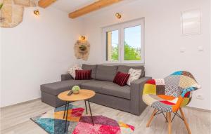 3 Bedroom Cozy Home In Skradin 
