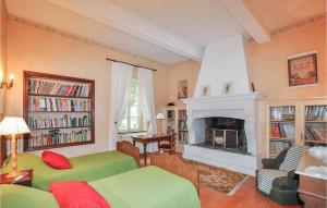 Maisons de vacances Gorgeous Home In Escales With Wifi : photos des chambres