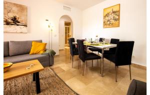 2 Bedroom Amazing Apartment In Manilva