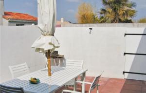 Maisons de vacances 3 Bedroom Lovely Home In La Faute Sur Mer : photos des chambres