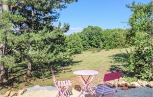 Maisons de vacances Awesome home in Sault with 2 Bedrooms and WiFi : photos des chambres