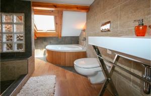 5 Bedroom Nice Home In Santa Pola