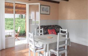 Maisons de vacances Two-Bedroom Holiday Home in La Tranche-sur-Mer : photos des chambres