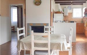 Maisons de vacances Two-Bedroom Holiday Home in La Tranche-sur-Mer : photos des chambres