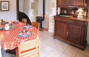 Maisons de vacances Amazing home in Granges dAns with 2 Bedrooms, WiFi and Outdoor swimming pool : photos des chambres