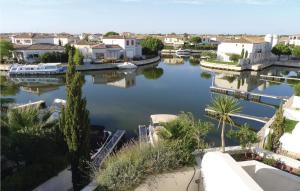 Maisons de vacances Nice home in Aigues-Mortes with 3 Bedrooms and WiFi : photos des chambres