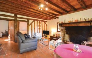 Maisons de vacances Beautiful home in Vert with 2 Bedrooms and WiFi : photos des chambres