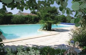 Maisons de vacances Beautiful Home In La Jonchere With 3 Bedrooms, Wifi And Heated Swimming Pool : photos des chambres