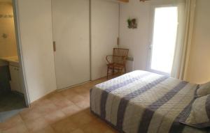 Maisons de vacances Nice Home In La Jonchere With Kitchen : photos des chambres