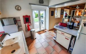 Maisons de vacances Awesome home in concarneau with 2 Bedrooms : photos des chambres