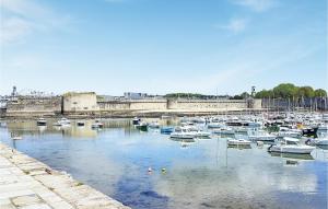 Maisons de vacances Awesome home in concarneau with 2 Bedrooms : photos des chambres