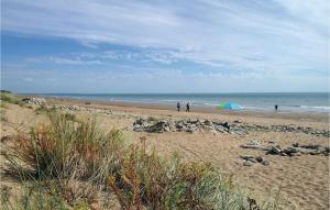 Maisons de vacances Three-Bedroom Holiday Home in La Tranche sur Mer : photos des chambres