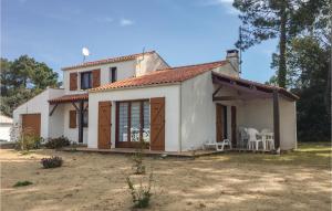 Maisons de vacances Three-Bedroom Holiday Home in La Tranche sur Mer : photos des chambres