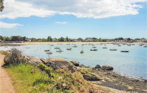 Appartements Stunning apartment in Concarneau with 3 Bedrooms and WiFi : photos des chambres