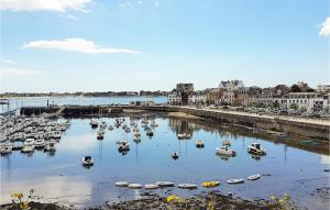 Appartements Stunning apartment in Concarneau with 3 Bedrooms and WiFi : photos des chambres