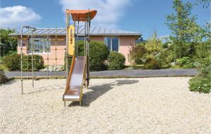 Maisons de vacances Beautiful Home In Guisseny With Sauna, Wifi And Indoor Swimming Pool : photos des chambres