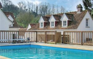 Appartements Awesome apartment in Alette with WiFi and Outdoor swimming pool : photos des chambres